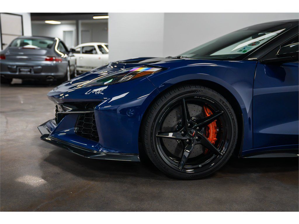 Used 2025 Chevrolet Corvette E-Ray w/ Stealth Interior Trim Package AWD/4WD image 24
