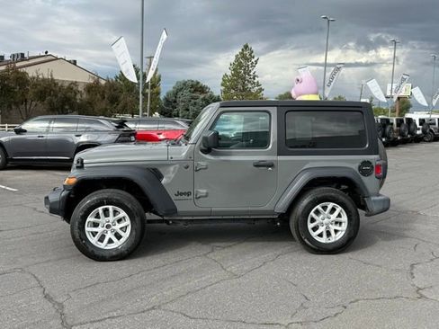 Used 2023 Jeep Wrangler Sport S image 9