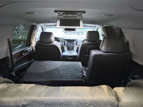 Used 2019 Cadillac Escalade ESV Luxury image 22