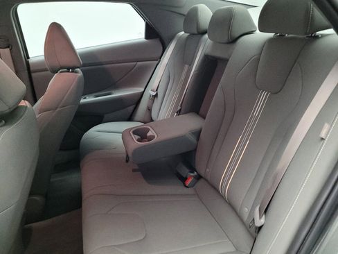 Used 2025 Hyundai Elantra SEL FWD image 18
