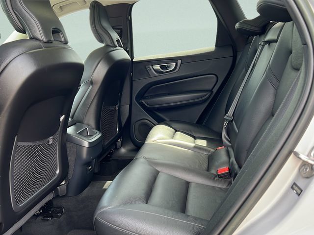 Used 2023 Volvo XC60 B5 Plus AWD/4WD image 13