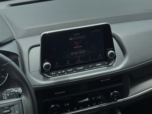 Used 2025 Nissan Rogue SV FWD image 17