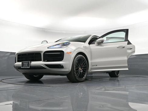 Certified 2023 Porsche Cayenne GTS AWD/4WD image 38