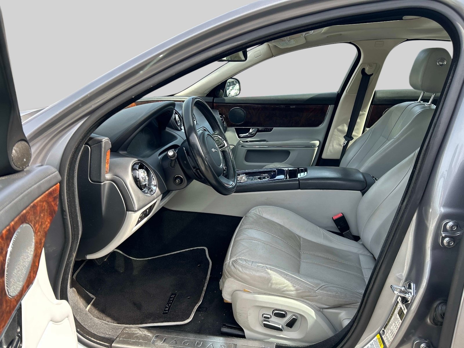 Used 2012 Jaguar XJ RWD image 12