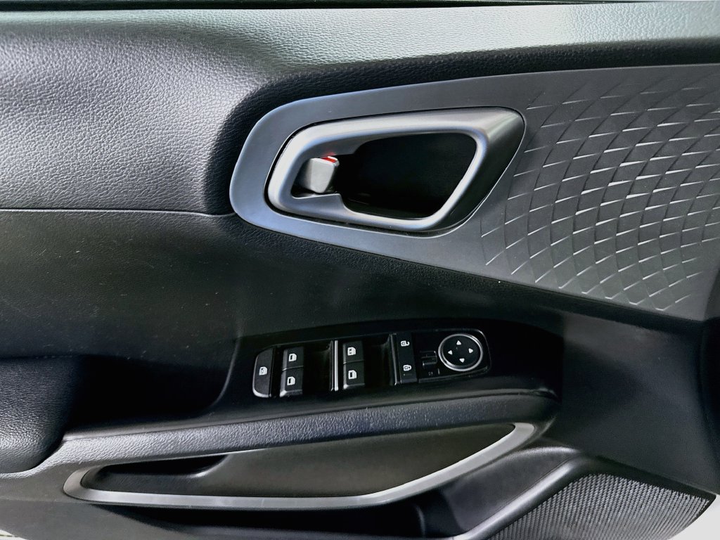 Used 2024 Kia Soul LX w/ LX Technology Package FWD image 22