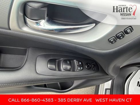 Used 2020 Nissan Pathfinder SL AWD/4WD image 17