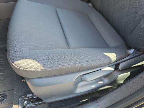 Used 2025 Toyota Corolla LE image 27