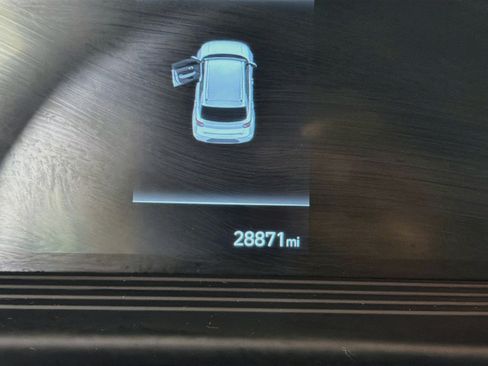 Used 2025 Hyundai Venue SEL FWD image 18