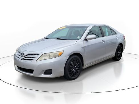 Used 2011 Toyota Camry image 3