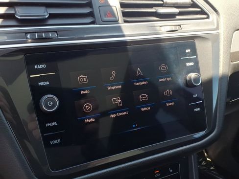 Certified 2023 Volkswagen Tiguan SE w/ Panoramic Sunroof Package FWD image 28