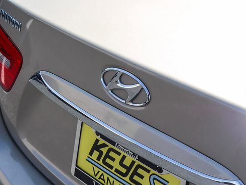 Used 2010 Hyundai Elantra GLS image 9