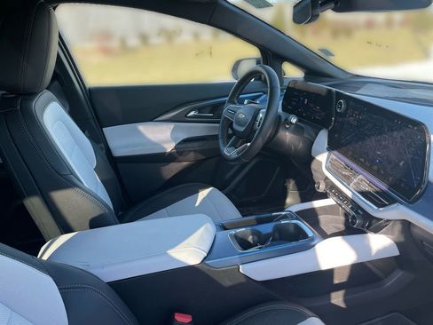 Used 2025 Chevrolet Equinox EV LT image 29