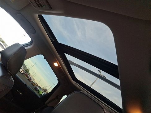 Used 2023 Nissan Pathfinder SL w/ SL Premium Package image 16