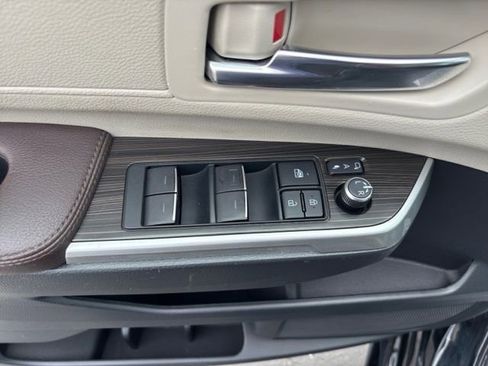 Used 2021 Toyota Sienna Platinum AWD/4WD image 9