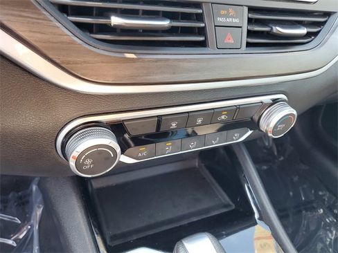 Used 2024 Nissan Altima 2.5 SV image 20