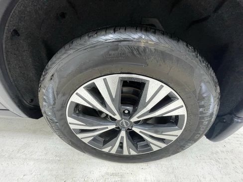 Used 2023 Nissan Rogue SV AWD/4WD image 9