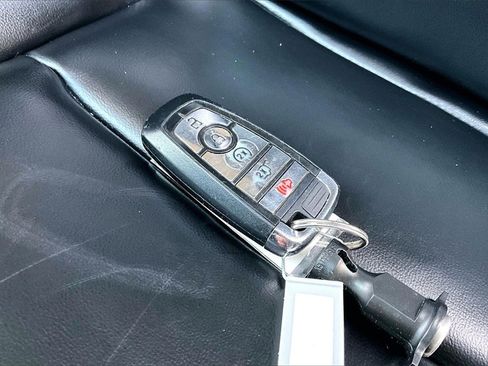 Used 2022 Lincoln Corsair FWD image 11