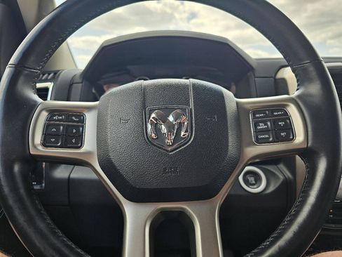 Used 2015 RAM 1500 Laramie w/ Convenience Group AWD/4WD image 10