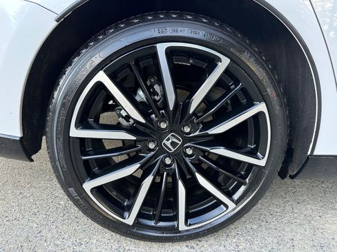 Used 2025 Honda Accord Touring image 9