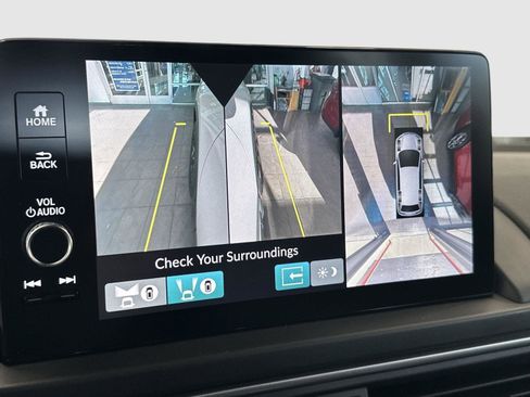 Certified 2025 Honda Pilot Black Edition image 18