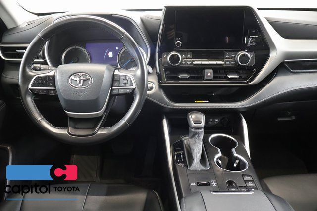 Used 2024 Toyota Highlander XLE AWD/4WD image 14