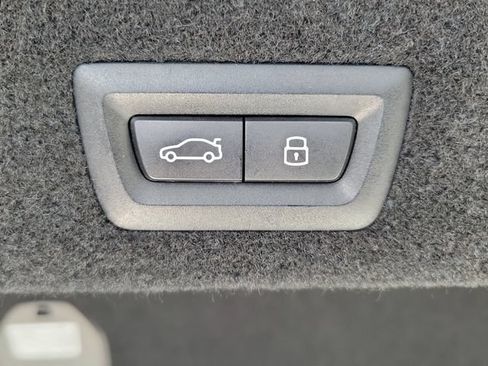 Used 2025 BMW 740i xDrive AWD/4WD image 11