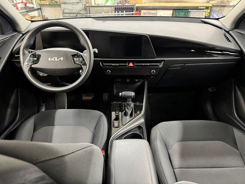 Used 2024 Kia Niro LX FWD image 17