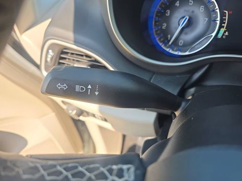 Used 2024 Chrysler Pacifica Touring-L FWD image 14