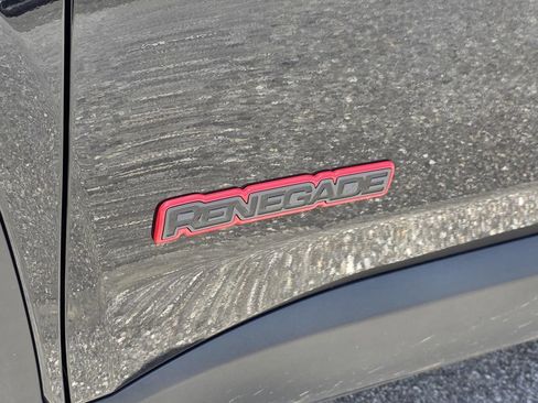 Used 2018 Jeep Renegade Trailhawk AWD/4WD image 5