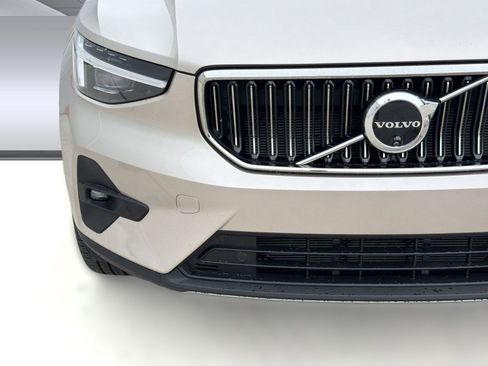 Certified 2024 Volvo XC40 B5 Plus w/ Protection Package Premier AWD/4WD image 27