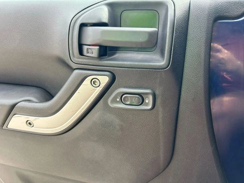 Used 2013 Jeep Wrangler Unlimited Sahara w/ Dual Top Group image 27