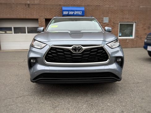 Used 2020 Toyota Highlander Limited FWD image 2