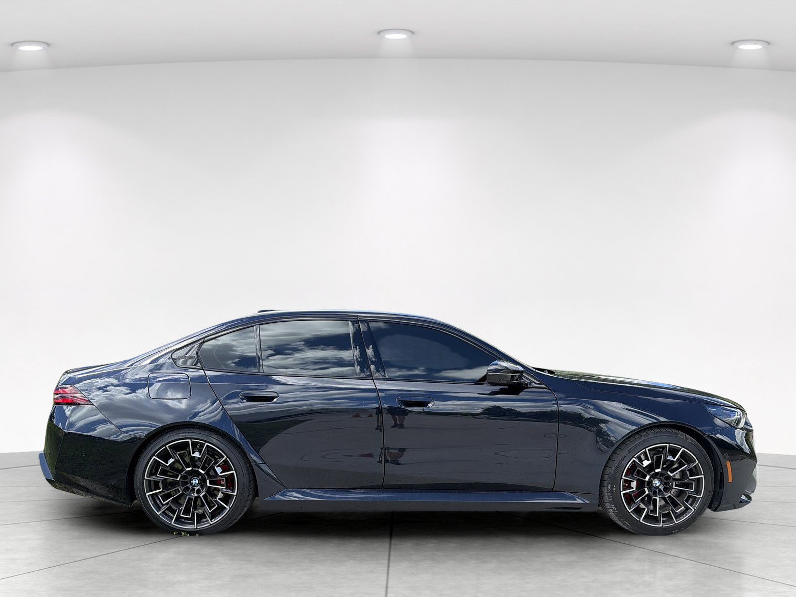 Used 2026 BMW M5 w/ Executive Package AWD/4WD image 3