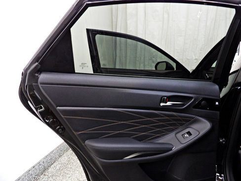 Used 2022 Toyota Avalon Limited w/ Advanced Safety Package FWD image 15