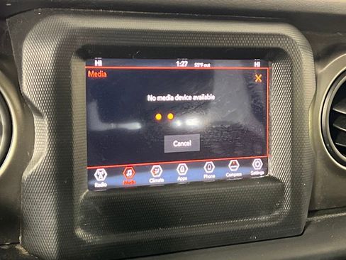 Used 2018 Jeep Wrangler Unlimited Sport S image 23