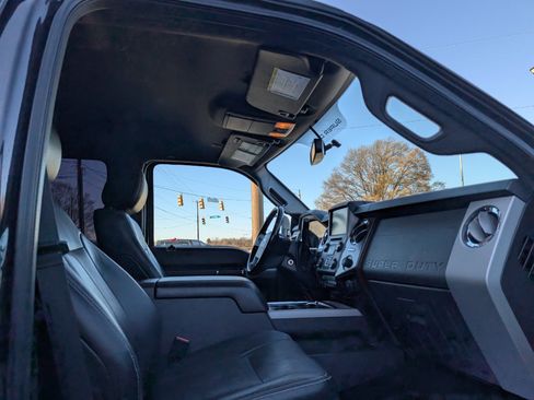 Used 2015 Ford F250 Lariat w/ Lariat Interior Package image 21