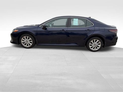 Used 2022 Toyota Camry LE image 7