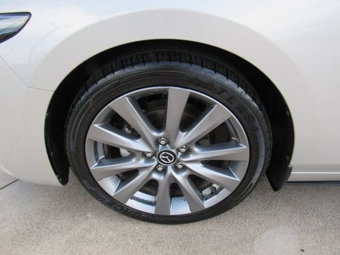 Used 2024 MAZDA MAZDA3 s FWD image 10