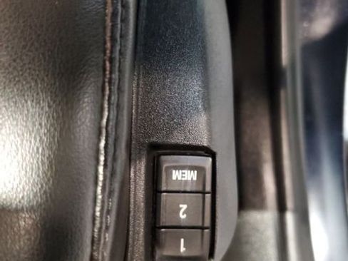 Used 2016 Chevrolet Equinox LTZ w/ Enhanced Convenience Package image 32