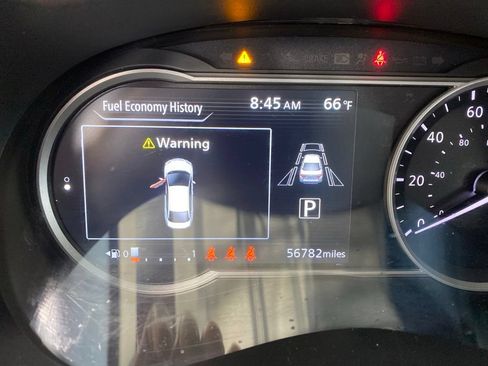 Used 2024 Nissan Versa SV FWD image 5
