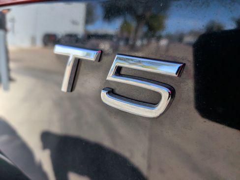 Used 2021 Volvo XC60 T5 Momentum image 38