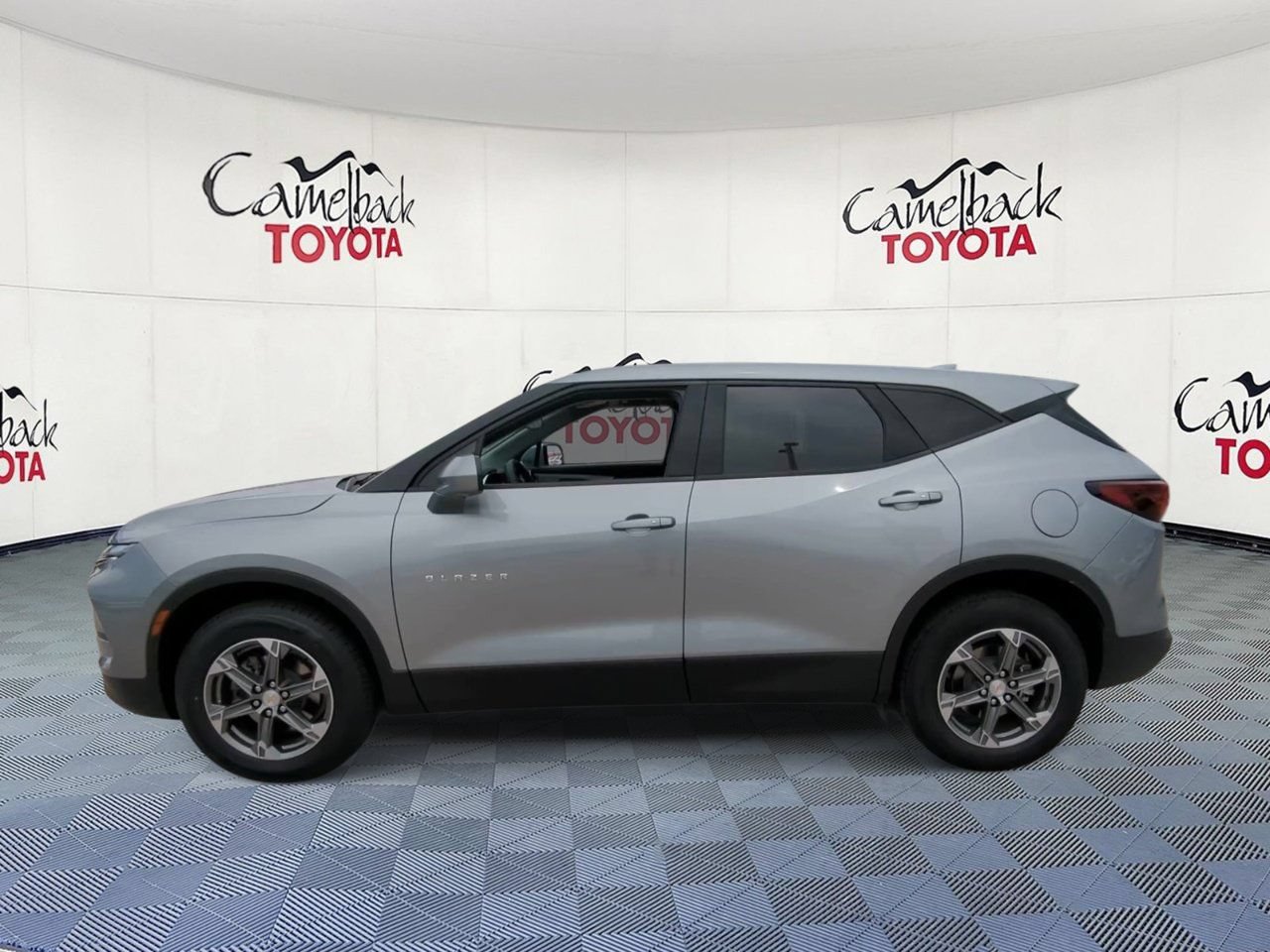 Used 2025 Chevrolet Blazer LT FWD image 5