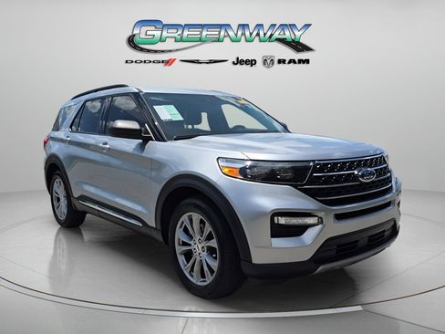 Used 2023 Ford Explorer XLT w/ Equipment Group 202A RWD image 1
