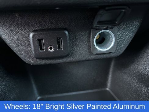 Used 2021 Chevrolet Traverse LT image 14