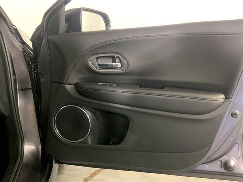 Used 2019 Honda HR-V Touring image 25