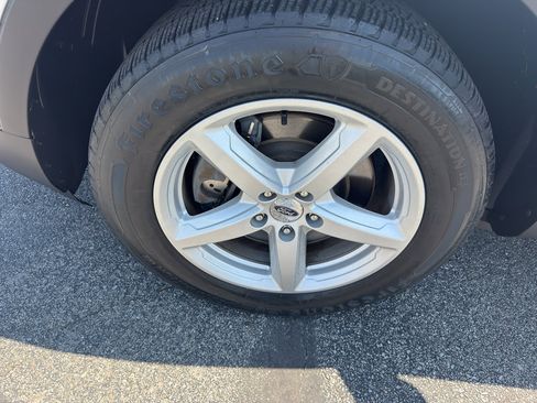Used 2017 Ford Explorer XLT w/ Equipment Group 202A AWD/4WD image 36