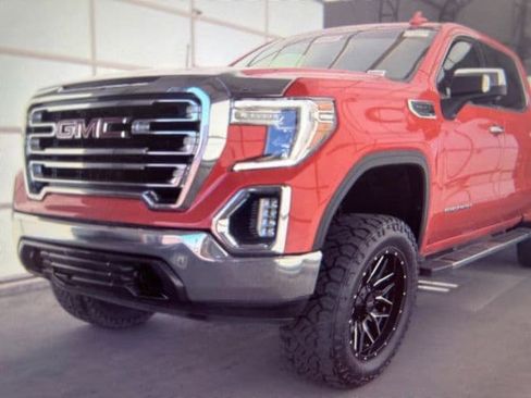 Used 2019 GMC Sierra 1500 SLT w/ X31 Off-Road Package AWD/4WD image 4