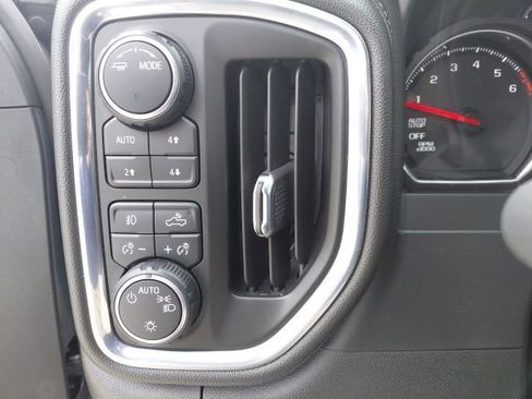 Used 2021 Chevrolet Silverado 1500 LT Trail Boss w/ Convenience Package II AWD/4WD image 17
