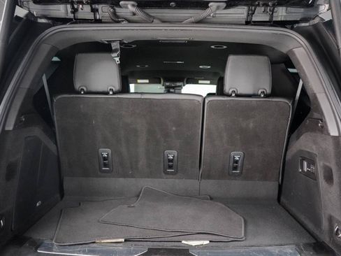 Used 2024 Cadillac Escalade Luxury RWD image 11