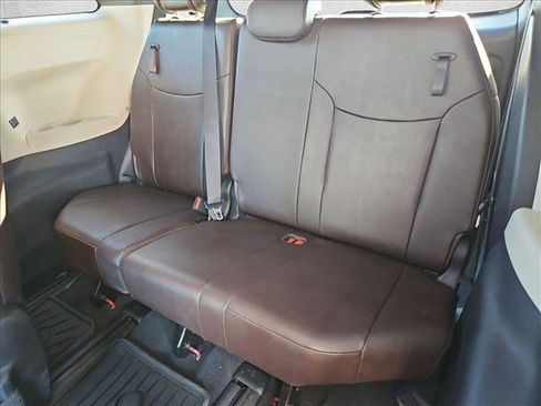 Used 2024 Toyota Sienna Platinum image 20